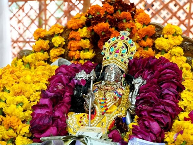 Video: राम मंदिर के गर्भगृह में पहुंची रामलला की मूर्ति