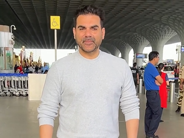 "<i>Kaisa Raha</i> New Year," Arbaaz Khan Asks Paparazzi