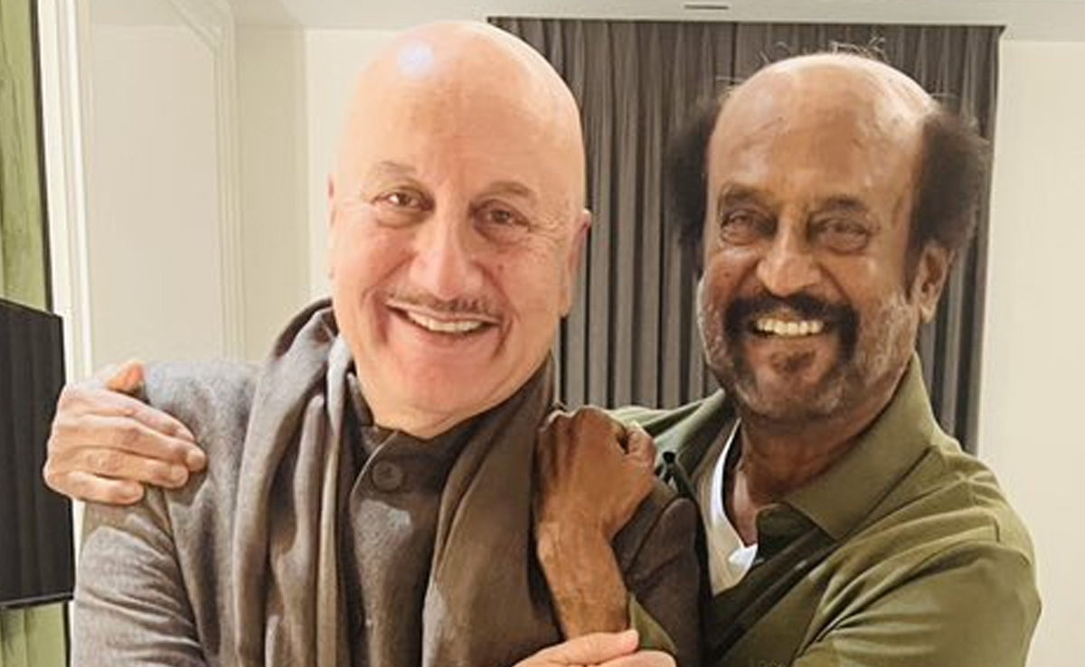अयोध्या में मिले रजनीकांत और अनुपम खेर, तस्वीर देखकर फैन्स को याद आई 'हम'