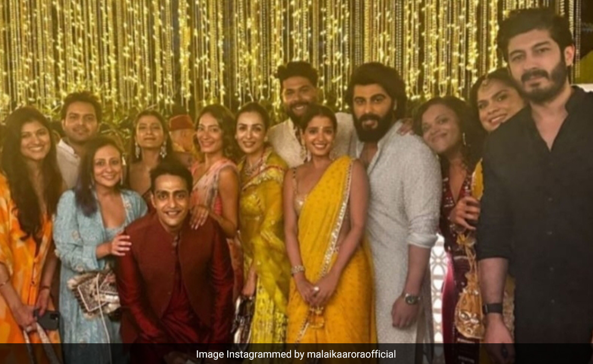 Viral: Pic Of Malaika Arora And Arjun Kapoor At A Friend's Wedding