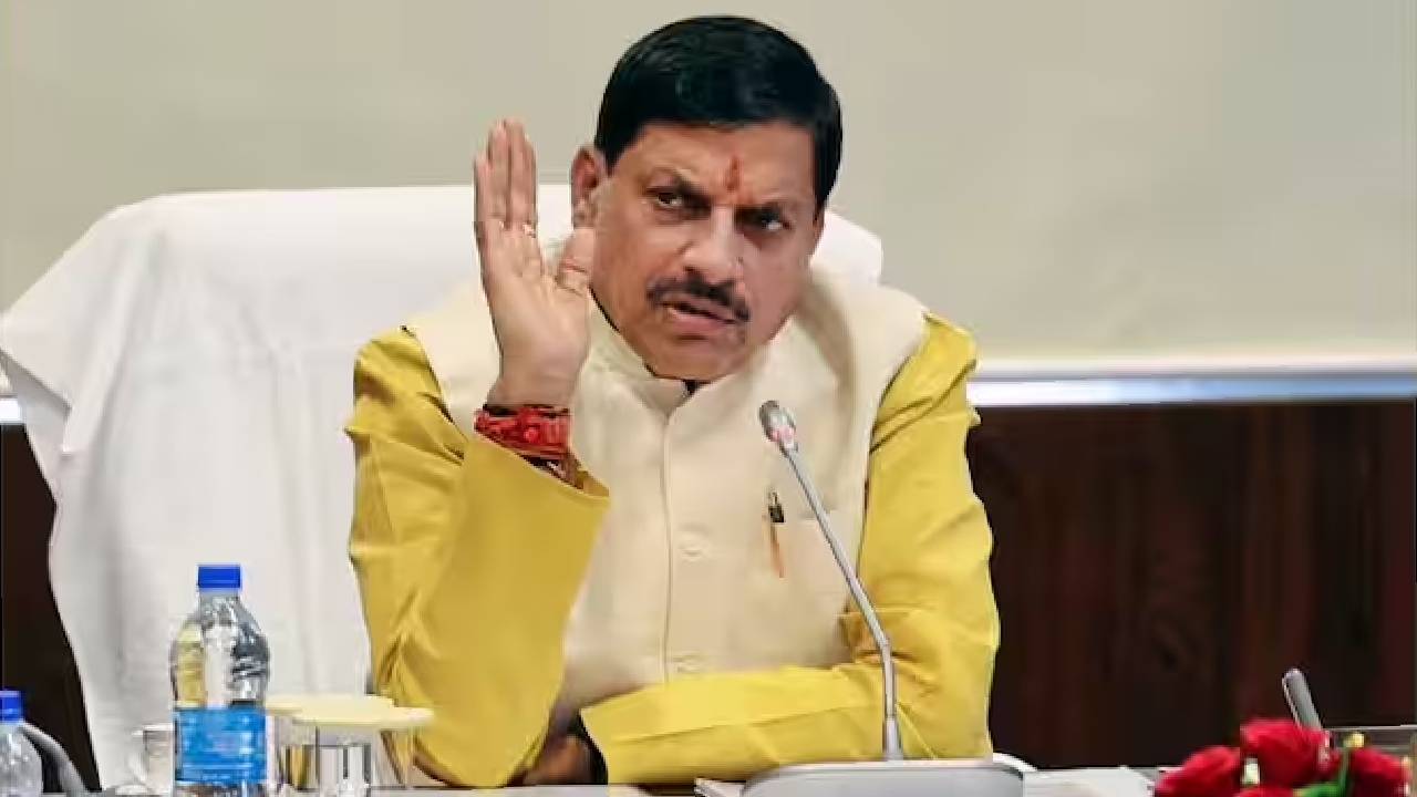 श्मशान से लेकर कब्रिस्तान तक चला सरकार का बुलडोजर