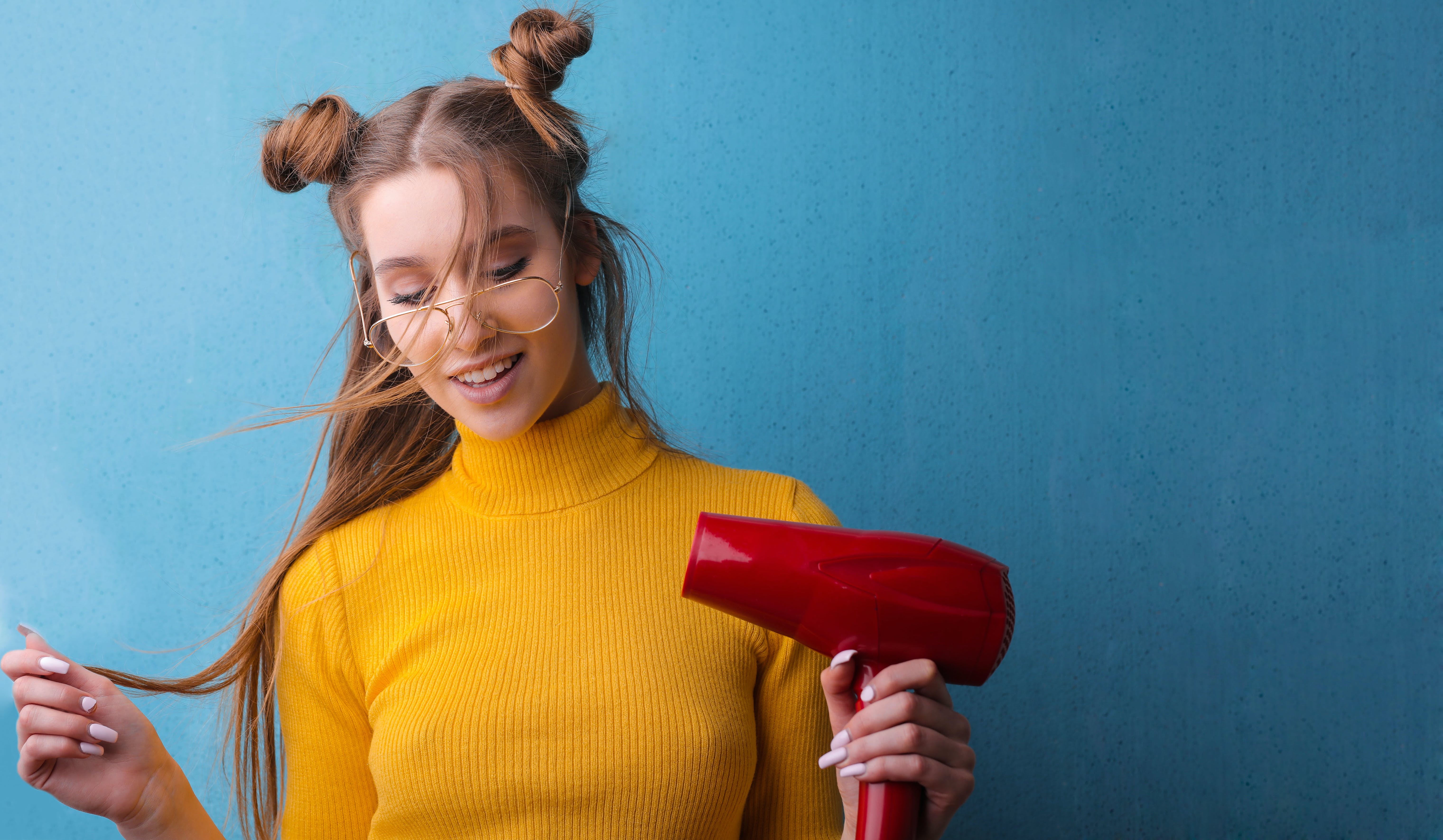 Hair Care Tips: बिना हेयर ड्रायर के 5 मिनट में सूख जायेगें बाल, अपनाइये ये ट्रिक्स