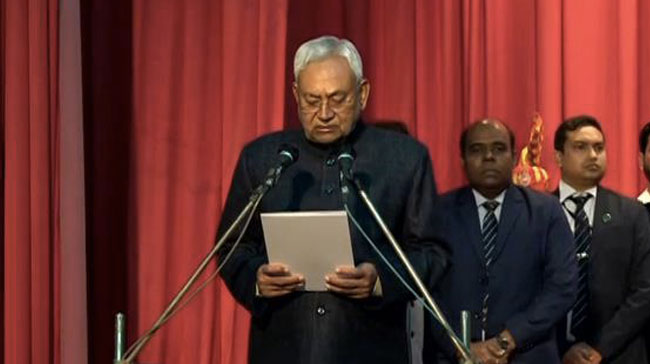 9वीं बार बिहार के मुख्यमंत्री बने नीतीश कुमार, राजभवन में ग्रहण की शपथ, नई सरकार में BJP के दो डिप्टी CM