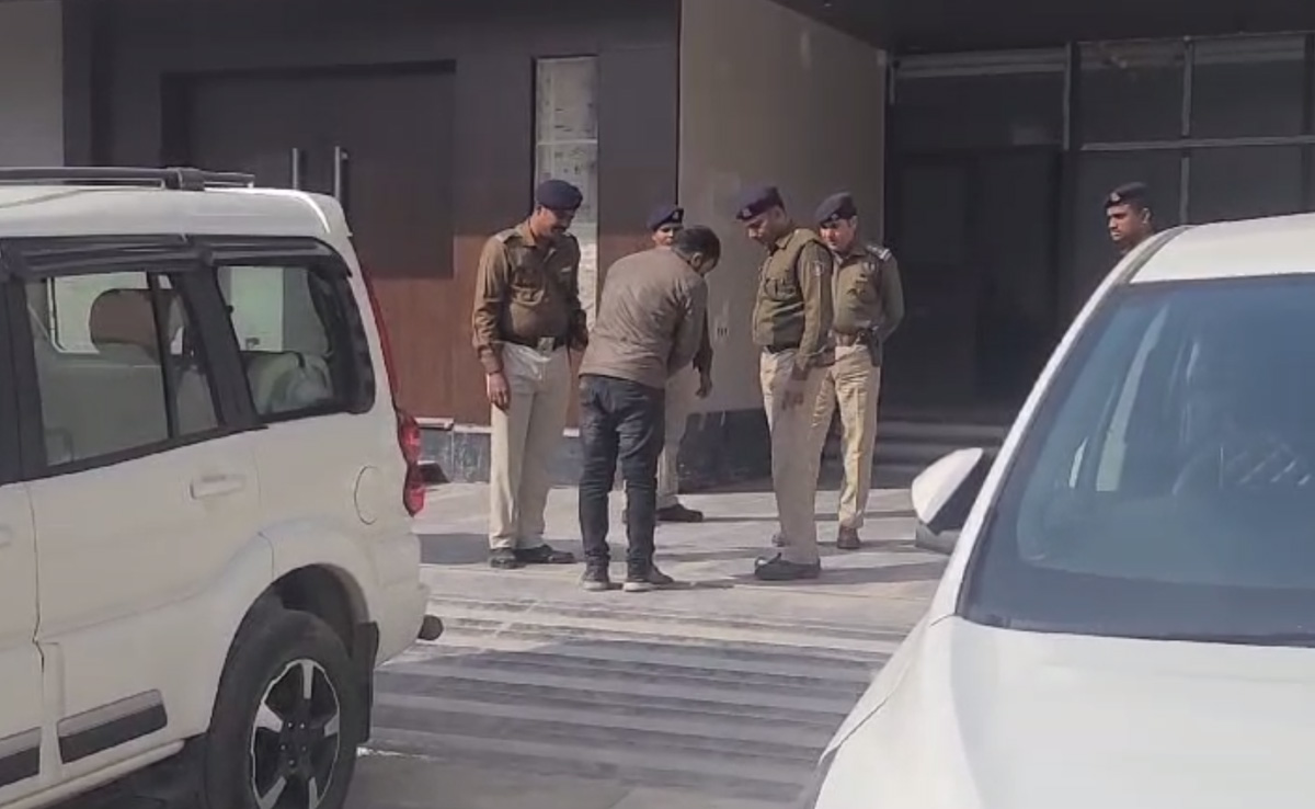 पूर्व मंत्री महेश जोशी के आवास पर ED की छापेमारी, सुबह 7 बजे से टीम पूर्व मंत्री से कर रही है पूछताछ