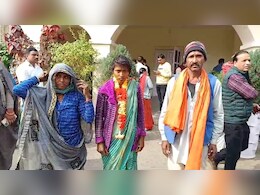 राजस्थान में एक ऐसा गांव जहां चलता है केवल पंच का फैसला, शादी तोड़ने पर युवती को चुकाना पड़ा शुल्क, पीड़ित परिवार पहुंचा वसुंधरा राजे के पास राजस्थान में एक ऐसा गांव जहां चलता है केवल पंच का फैसला, शादी तोड़ने पर युवती को चुकाना पड़ा शुल्क, पीड़ित परिवार पहुंचा वसुंधरा राजे के पास