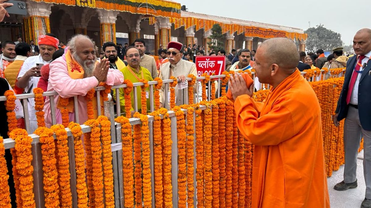 political आलोचनाओं के बीच योगी आदित्यनाथ ने राम मंदिर निर्माण के लिए प्रधानमंत्री मोदी की प्रशंसा की 2 "मंदिर वहीं बना है, जहां बनाने का संकल्प लिया था...." : प्राण प्रतिष्ठा के बाद बोले CM योगी आदित्यनाथ | CM Yogi Adityanath at Ayodhya Ram Mandir Inauguration