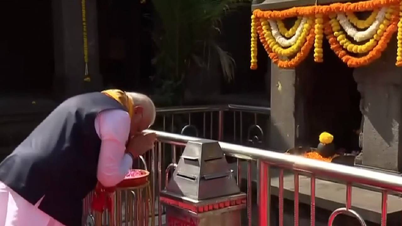 PM Modi Nasik Visit: नासिक पहुंचे पीएम मोदी ने रोडशो के बाद की पूजा अर्चना