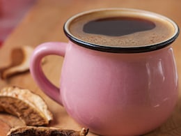 मशरूप कॉफी पीने से होते हैं सेहत को ये 5 जबरदस्त फायदे, जानिए घर पर Mushroom Coffee बनाने का आसान तरीका मशरूप कॉफी पीने से होते हैं सेहत को ये 5 जबरदस्त फायदे, जानिए घर पर Mushroom Coffee बनाने का आसान तरीका