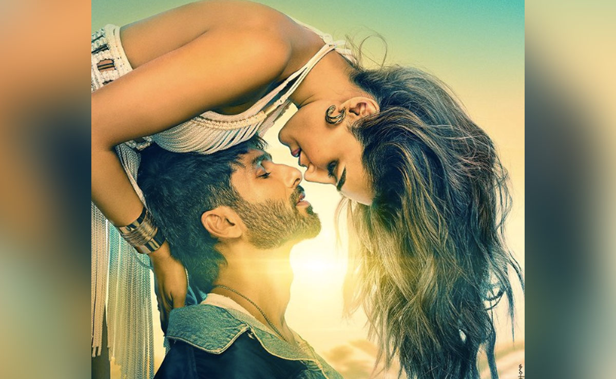 New Day, New Poster From Kriti Sanon And Shahid Kapoor's <i>Teri Baaton Mein Aisa Uljha Jiya</i>