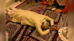 रामलला के सामने दंडवत हुए PM मोदी, प्राण-प्रतिष्ठा के समय गर्भगृह में पंडितों के अलावा मात्र 4 लोग थे मौजूद