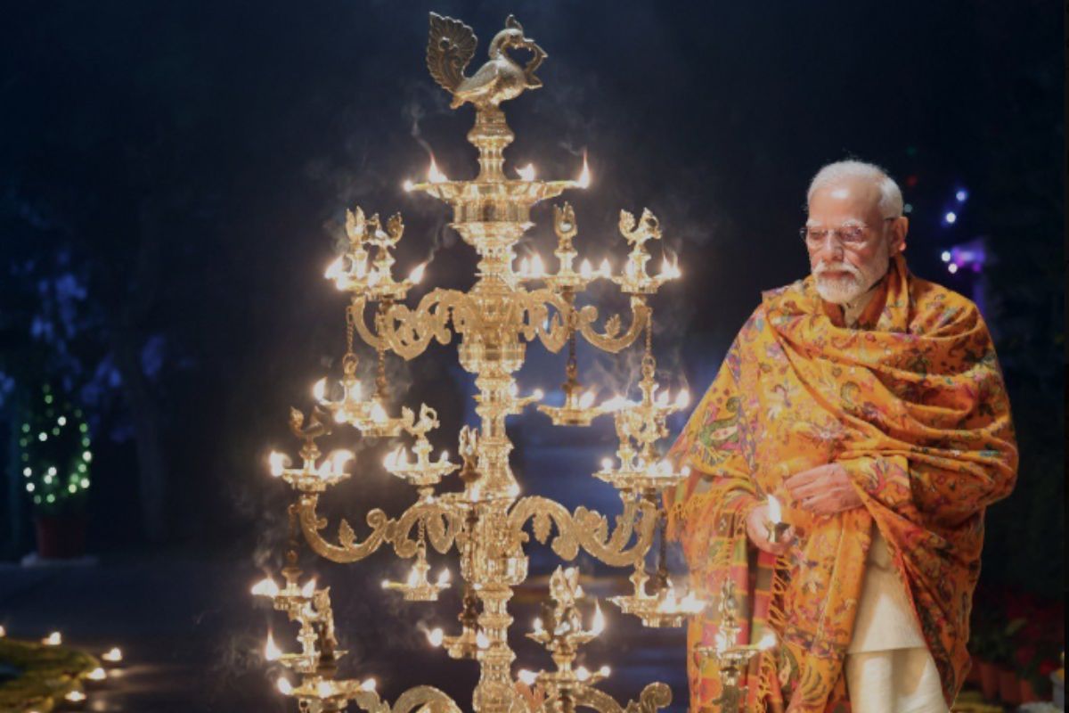 राम मंदिर प्राण प्रतिष्ठा के मौके पर देशभर में जलाई गई 'राम ज्योति', देखें दीपोत्सव की मनमोहक दृश्य