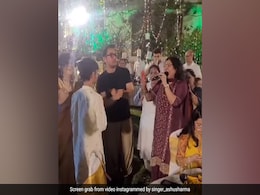 Aamir Khan And Ex-Wife Kiran Rao Dancing At Ira Khan And Nupur Shikhare's <i>Mehendi</i> Aamir Khan And Ex-Wife Kiran Rao Dancing At Ira Khan And Nupur Shikhare's <i>Mehendi</i>