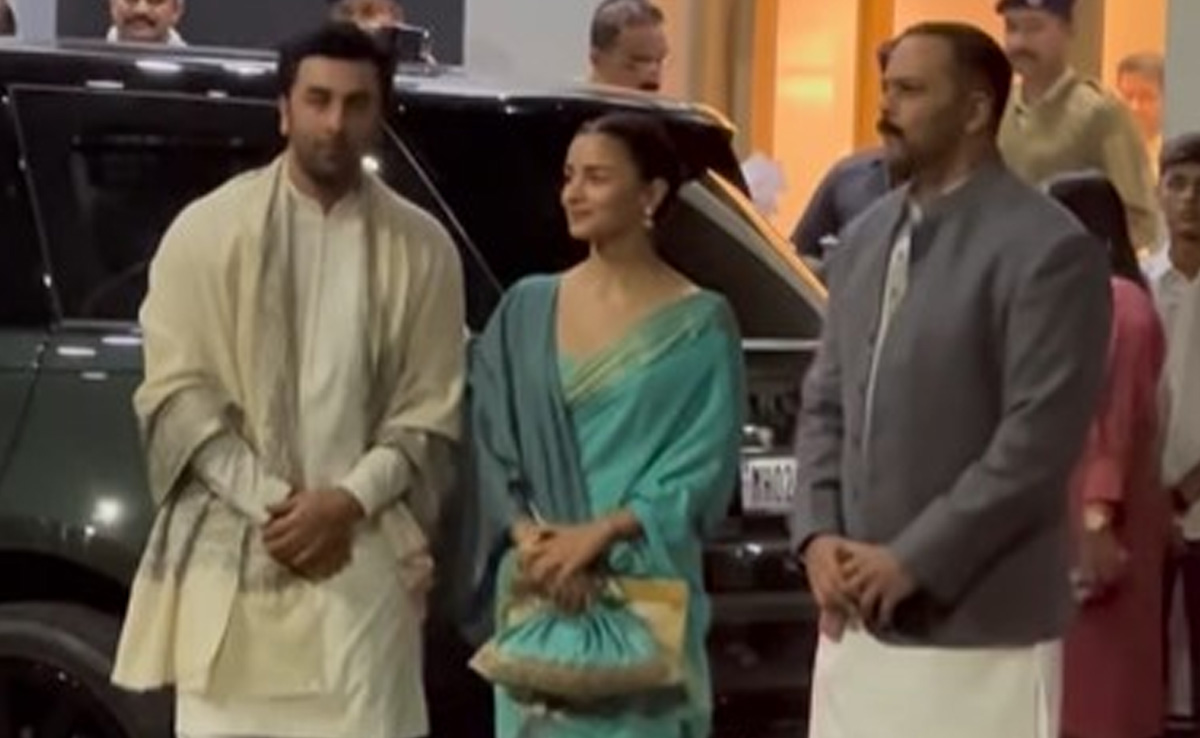 राम मंदिर प्राण प्रतिष्ठा: धोती कुर्ता में नजर आए रणबीर कपूर, फैन्स बोले - यार दिल जीत लिया