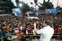 Congress Workers, Assam Police Clash During Rahul Gandhi's Bharat Jodo Nyay Yatra Congress Workers, Assam Police Clash During Rahul Gandhi's Bharat Jodo Nyay Yatra