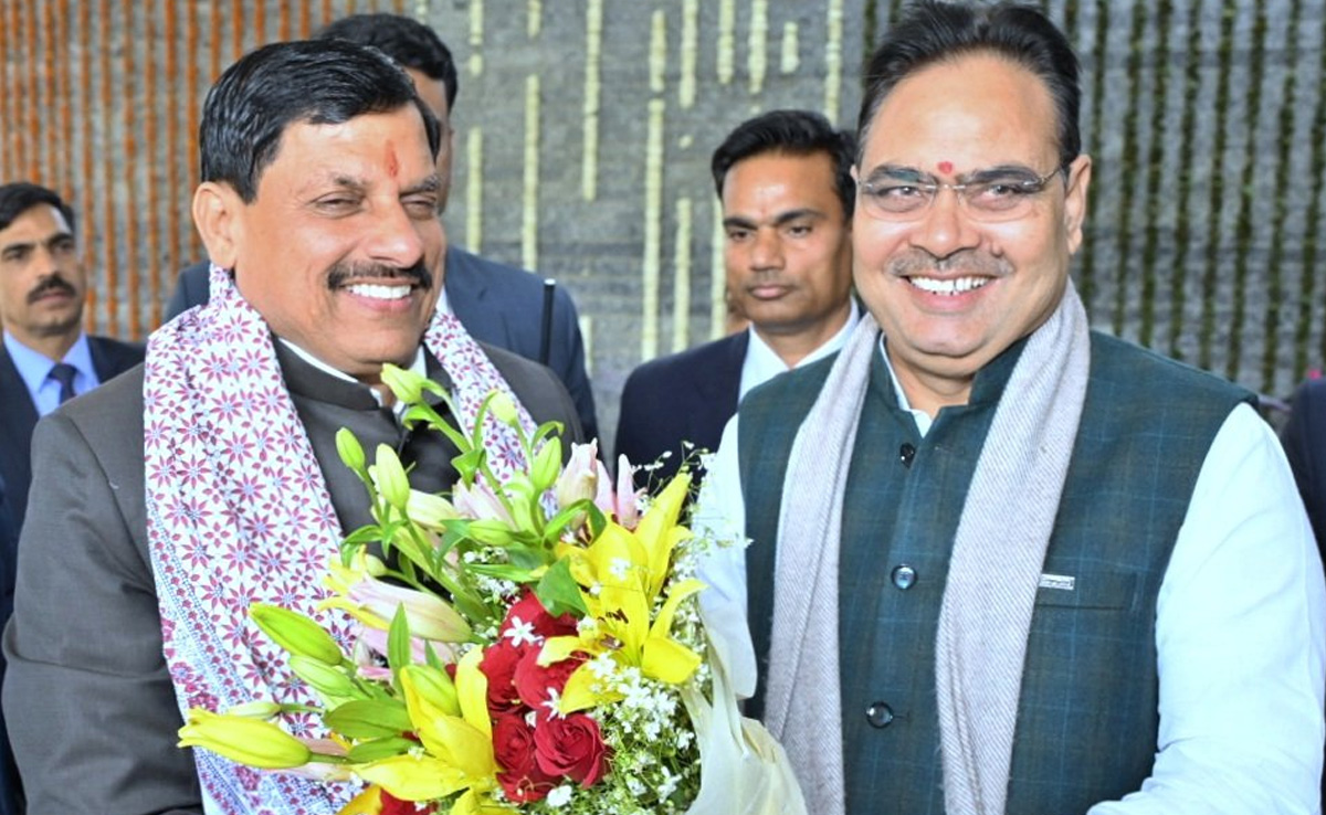 सीएम बनने के बाद पहली बार राजस्थान पहुंचे मोहन यादव, सीएम भजनलाल ने किया स्वागत