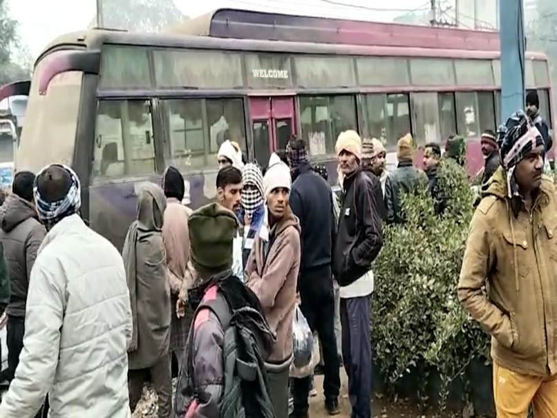 MP Crime News : महीने भर से बंद पड़ी बस में मिली लटकती लाश, हत्या का संदेश, पुलिस की जांच शुरु