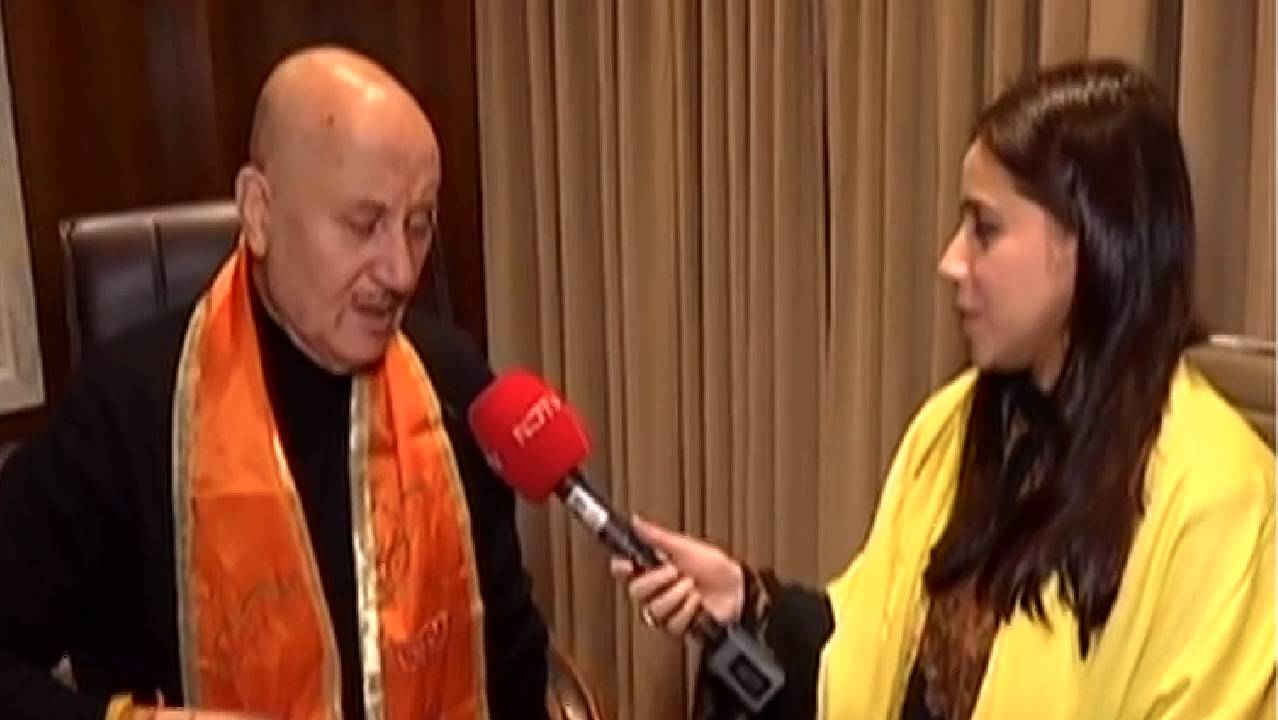 Pran Pratishtha: राम मंदिर को राजनीतिक मुद्दा बताने वालों को अनुपम खेर ने कही ये बात