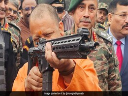 टैंक की सवारी…हाथ में राइफल,  'नो योर आर्मी' कार्यक्रम में कुछ यूं नजर आए CM योगी टैंक की सवारी…हाथ में राइफल,  'नो योर आर्मी' कार्यक्रम में कुछ यूं नजर आए CM योगी