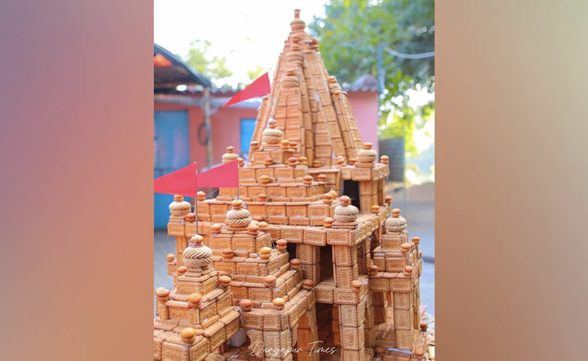 20 किलो बिस्किट से बना दिया अनोखा राम मंदिर, सोशल मीडिया पर वायरल हो रहा है वीडियो
