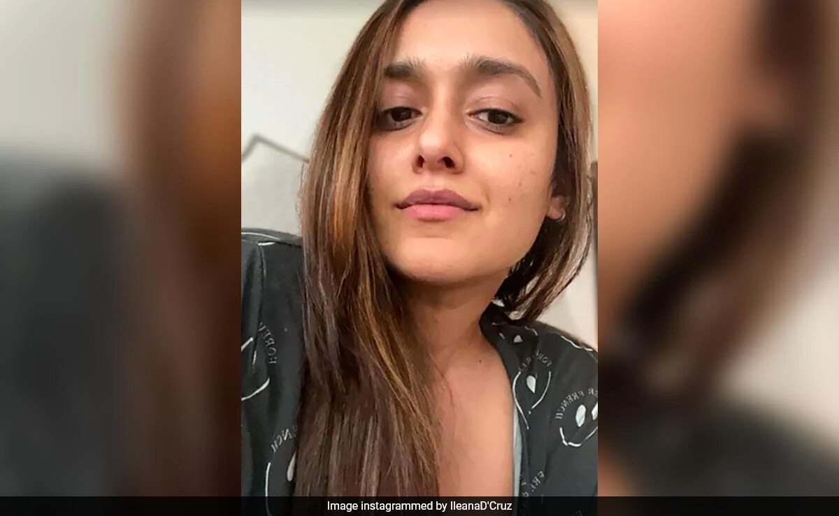 Ileana D'Cruz Shares A No-Makeup Selfie That "Tries Not To Show Her Raccoon-Eyes"