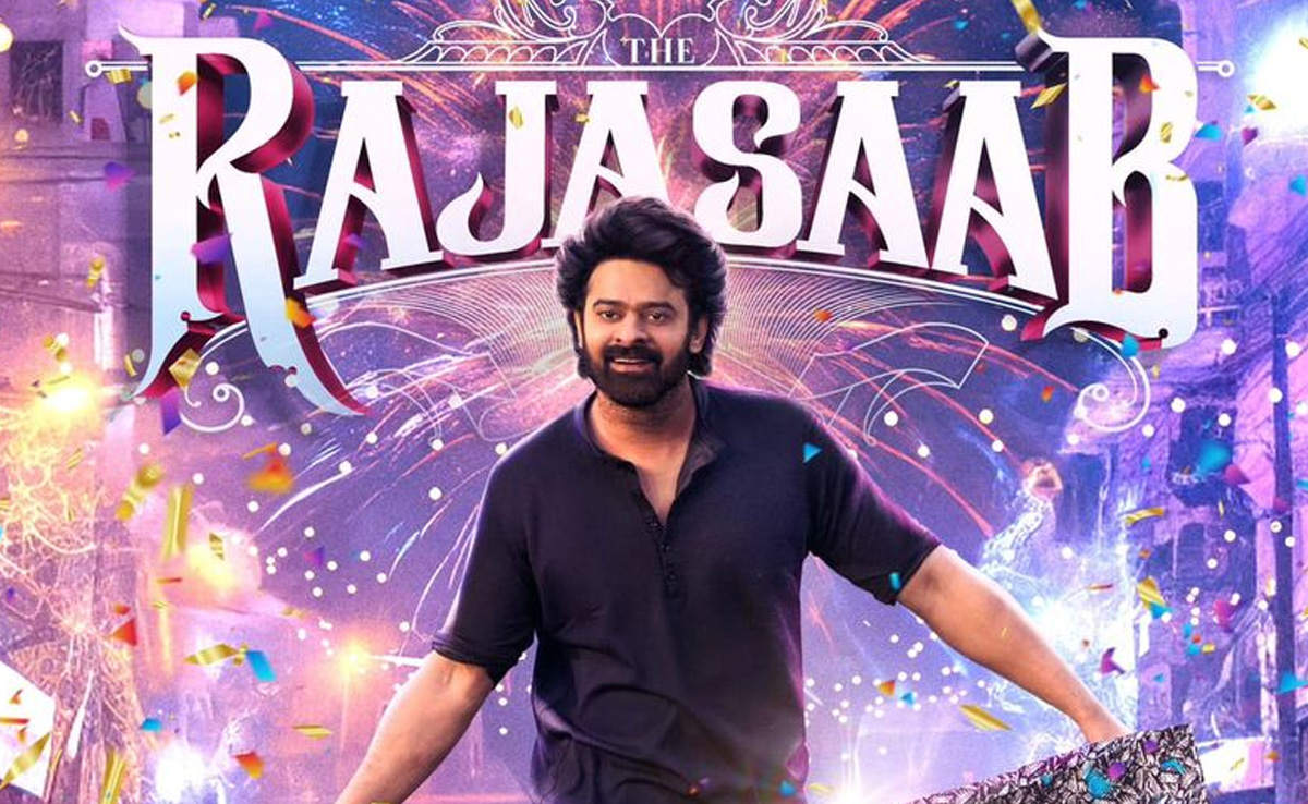 Raja Saab बनकर आए प्रभास, लुंगी लहराते हुए फुल साउथ की फील दे रहा है रिबेल स्टार का फर्स्ट लुक