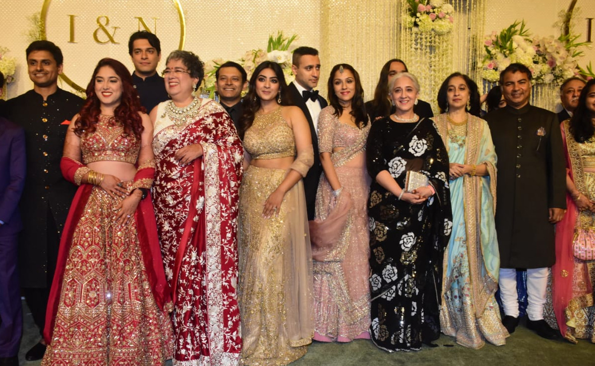 Imran Khan's Rumoured Girlfriend Lekha Washington Was In The Family Pic At Ira-Nupur's Reception
