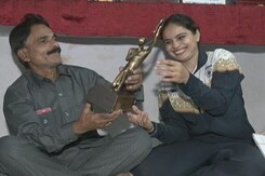 खो-खो खिलाड़ी नसरीन ने संघर्षों से लड़ लिखी सफलता की नई इबारत खो-खो खिलाड़ी नसरीन ने संघर्षों से लड़ लिखी सफलता की नई इबारत