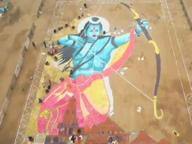 Video: अयोध्या के साकेत कॉलेज में चौदह लाख दीयों से मोज़ैक आर्ट तैयार