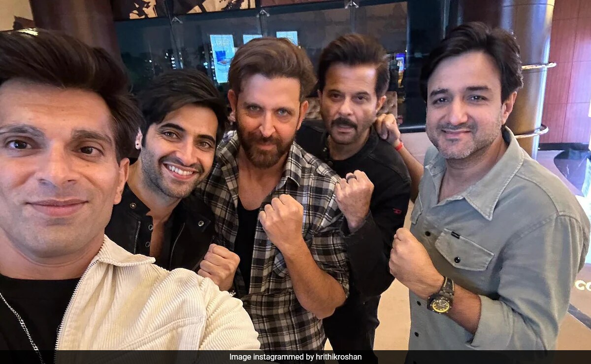Hrithik Roshan's Movie Night With <i>Fighter</I> Co-Stars Anil Kapoor, Karan Singh Grover, Akshay Oberoi And Director Siddharth Anand