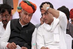 लोकसभा चुनाव से पहले एक्शन में ED कांग्रेस की क्यों बढ़ गई हैं मुश्किलें? लोकसभा चुनाव से पहले एक्शन में ED कांग्रेस की क्यों बढ़ गई हैं मुश्किलें?