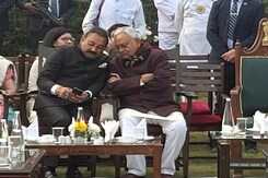 Chief Minister Nitish Kumar Visits Governor's House Amid Bihar Turmoil Chief Minister Nitish Kumar Visits Governor's House Amid Bihar Turmoil