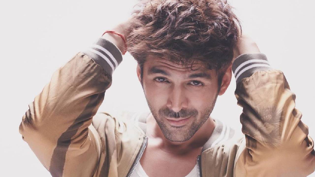 फिल्मफेयर अवॉर्ड में कार्तिक आर्यन को देख बेकाबू हुए फैंस ने तोड़ा बैरिकेड, देखें वीडियो