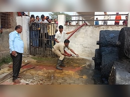 बालाघाट: स्कूल के हॉकी मैदान में आग लगने से भारी नुकसान, लाखों की एस्ट्रोटर्फ जलकर हुई खाक बालाघाट: स्कूल के हॉकी मैदान में आग लगने से भारी नुकसान, लाखों की एस्ट्रोटर्फ जलकर हुई खाक