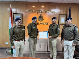 देश के टॉप 10 थानों में हुआ देवास का सिलेक्शन, DGP ने अफसरों को किया सम्मानित देश के टॉप 10 थानों में हुआ देवास का सिलेक्शन, DGP ने अफसरों को किया सम्मानित
