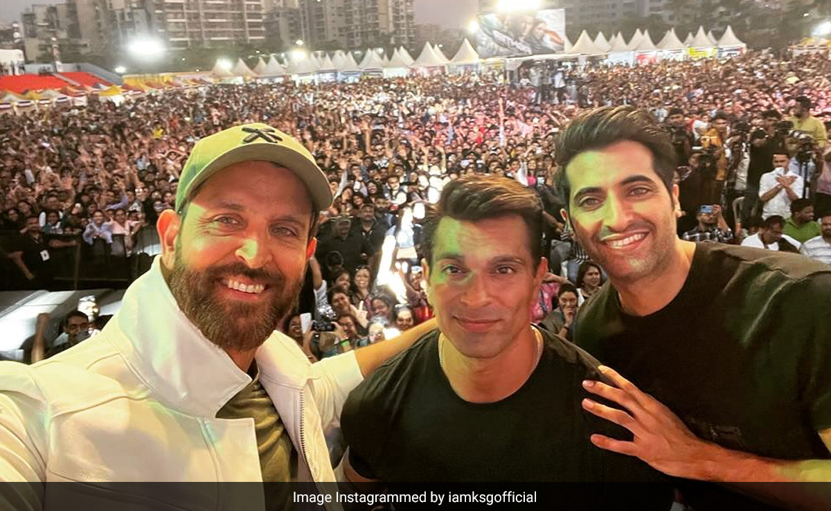Hrithik Roshan In A Pic With His <i>Fighters</i> Karan Singh Grover And Akshay Oberoi