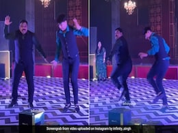 बाप-बेटे ने शादी में गोविंदा के गाने पर किया ऐसा मजेदार डांस फैंस को याद आए हीरो नंबर 1, पूछने लगे- पूरा वीडियो कहां है बाप-बेटे ने शादी में गोविंदा के गाने पर किया ऐसा मजेदार डांस फैंस को याद आए हीरो नंबर 1, पूछने लगे- पूरा वीडियो कहां है