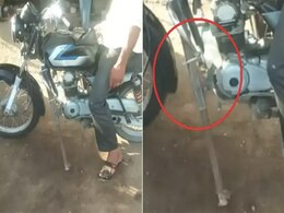 देसी जुगाड़ लगाकर शख्स ने बनाया बाइक का ऐसा साइड स्टैंड, देख सिर खुजलाने लगे लोग देसी जुगाड़ लगाकर शख्स ने बनाया बाइक का ऐसा साइड स्टैंड, देख सिर खुजलाने लगे लोग