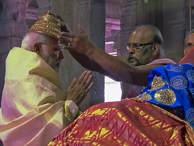 PM Modi Offers Prayers At Tamil Nadu's Sri Ranganathaswamy Temple