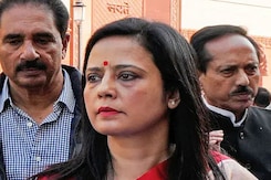 CBI Files FIR Against Ex Trinamool MP Mahua Moitra In Cash-For-Query Case CBI Files FIR Against Ex Trinamool MP Mahua Moitra In Cash-For-Query Case