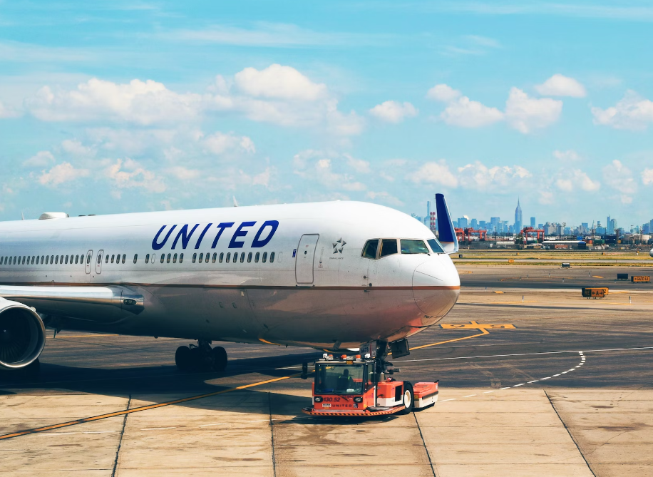 United Airlines Flight To Chicago Makes Emergency Landing After Open Door Alert