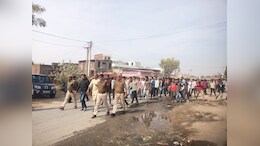 तीन बच्चों को साथ लेकर प्रेमी संग भागी महिला, लव जिहाद के विरोध में लोगों ने किया विरोध प्रदर्शन