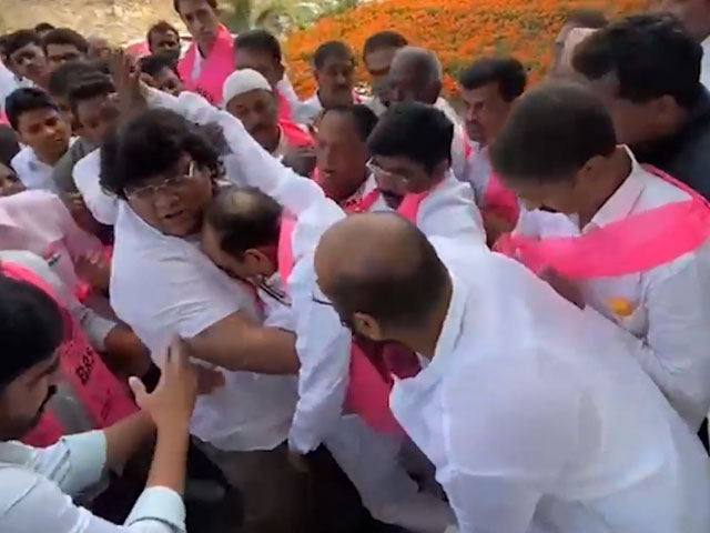 Former Telangana Deputy Chief Minister Mahmood Ali Faints During Republic Day Celebration Former Telangana Deputy Chief Minister Mahmood Ali Faints During Republic Day Celebration