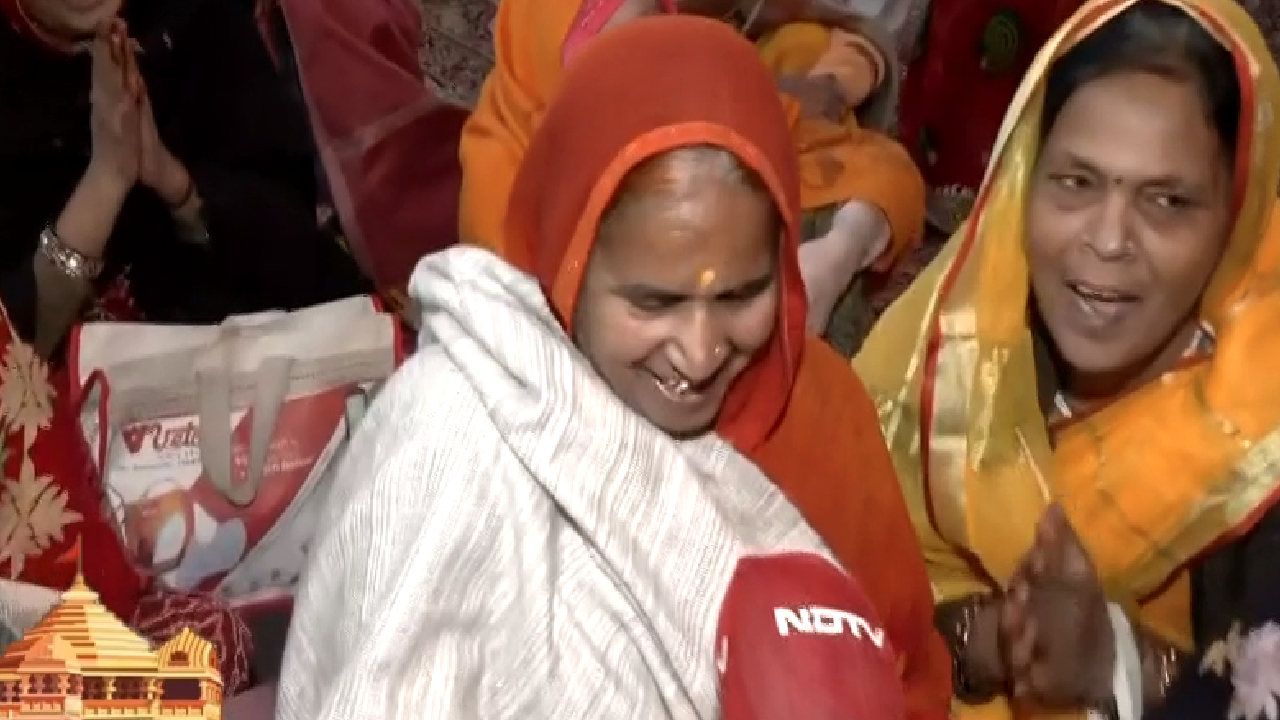 'मेरी झोपड़ी के भाग आज खुल जायेंगे राम आएंगे' महिलाओं ने गाया सुंदर भजन