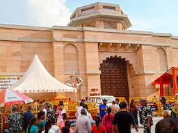 ज्ञानवापी मामला: हिंदू पक्ष पहुंचा सुप्रीम कोर्ट,  कथित शिवलिंग, वजूखाना क्षेत्र का भी सर्वे कराने की मांग ज्ञानवापी मामला: हिंदू पक्ष पहुंचा सुप्रीम कोर्ट,  कथित शिवलिंग, वजूखाना क्षेत्र का भी सर्वे कराने की मांग