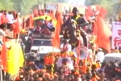 Maratha Quota Activist Marching Towards Mumbai, Lakhs By His Side Maratha Quota Activist Marching Towards Mumbai, Lakhs By His Side