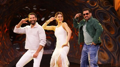 Watch: Salman Khan Dances To <i>Laal Peeli Ankhiyan</i> With Kriti ...
