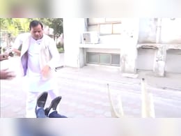 MP कांग्रेस के नेताओं में सिर फुटव्वल, हाथापाई का VIDEO आया सामने... जानिए पूरा मामला  MP कांग्रेस के नेताओं में सिर फुटव्वल, हाथापाई का VIDEO आया सामने... जानिए पूरा मामला