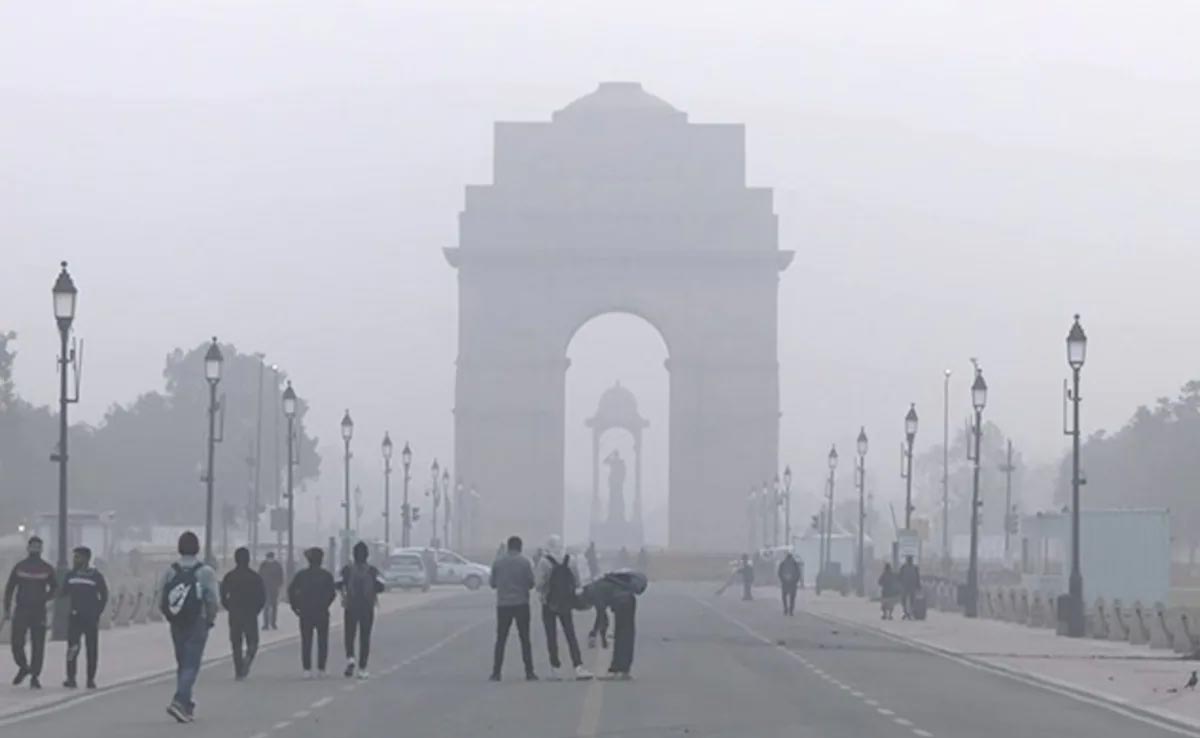 दिल्ली में सर्दी और कोहरे का सितम ज़ारी, उत्तर भारत में ऑरेंज अलर्ट, 21 उड़ानें रद्द और 23 ट्रेनें लेट