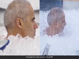 हड्डियां गला देने वाली बर्फ से भरे बॉक्स के अंदर 3 घंटे खड़ा रहा शख्स, बनाया वर्ल्ड रिकॉर्ड हड्डियां गला देने वाली बर्फ से भरे बॉक्स के अंदर 3 घंटे खड़ा रहा शख्स, बनाया वर्ल्ड रिकॉर्ड