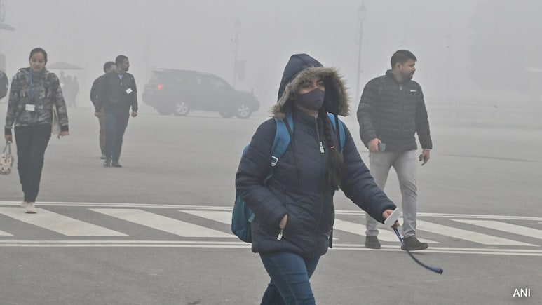 Weather Update: ठिठुरने को हो जाओ तैयार... दिल्ली में 8 डिग्री तो कश्मीर में कई जगहों पर शून्य के नीचे पहुंचा पारा